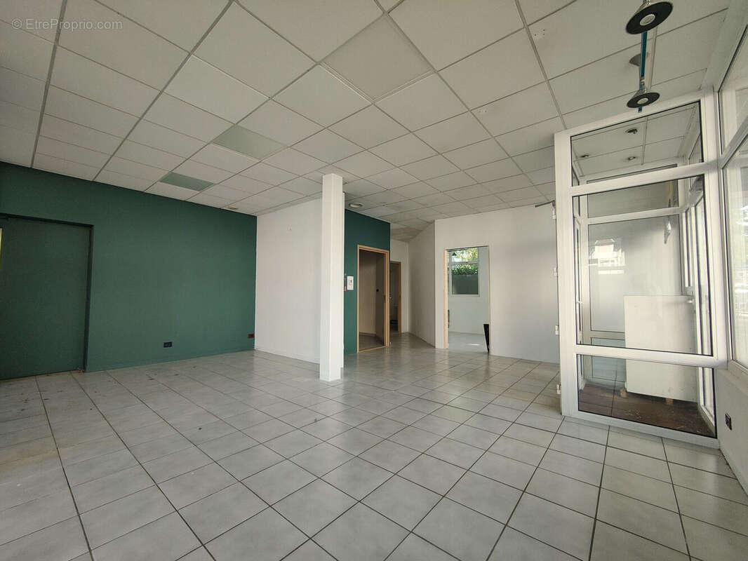 Photo 4 - Commerce à BAUME-LES-DAMES