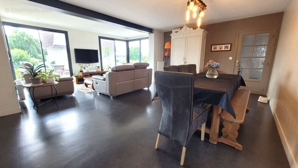 EXCLUSIVITE à CORMELLES LE ROYAL, maison de 7 pièces  165m² sur sous-sol terrain 1000m² - photo 4