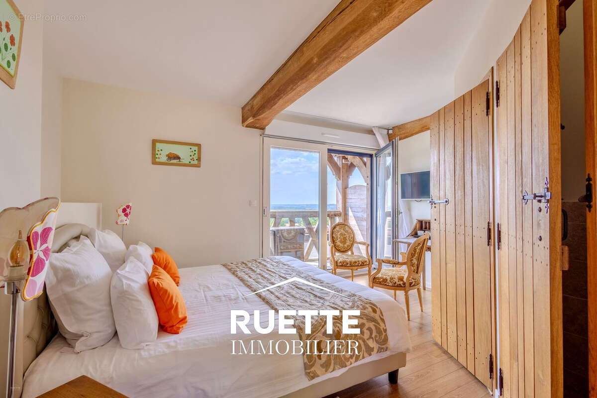 Maison 1049 m² à Saint-Samson-De-La-Roque  - photo 8