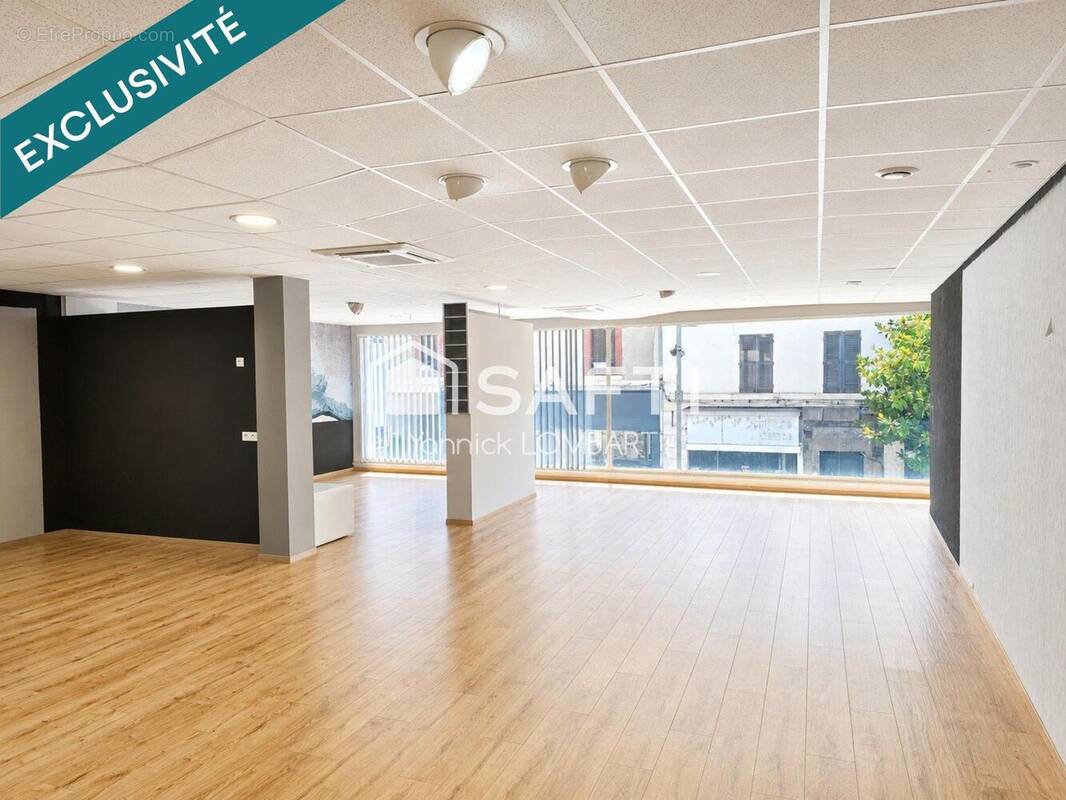Appartement 385 m² à Decazeville  - photo 1