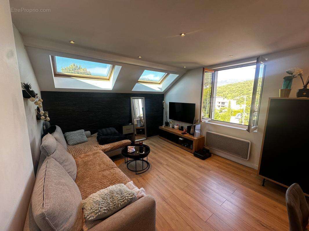 Aix-les-Bains Nord –  A VENDRE EN EXCLUSIVITÉ - Appartement climatisé avec jardin privatif, garage et faibles charges - photo 2