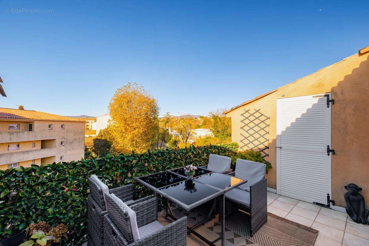 Appartement à COGOLIN