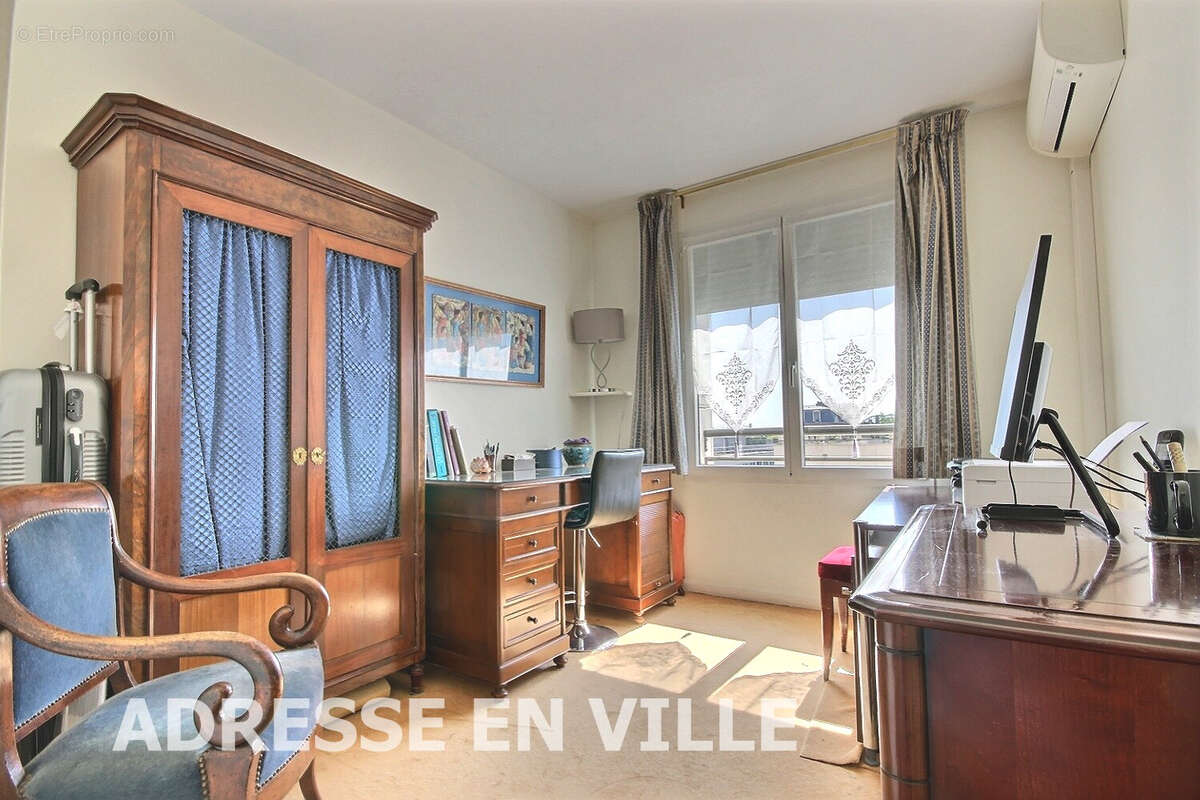 Appartement à LEVALLOIS-PERRET