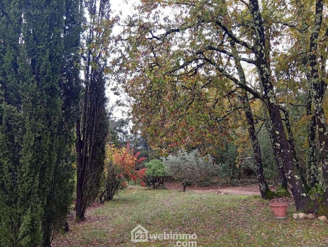 Maison à ENTRECASTEAUX