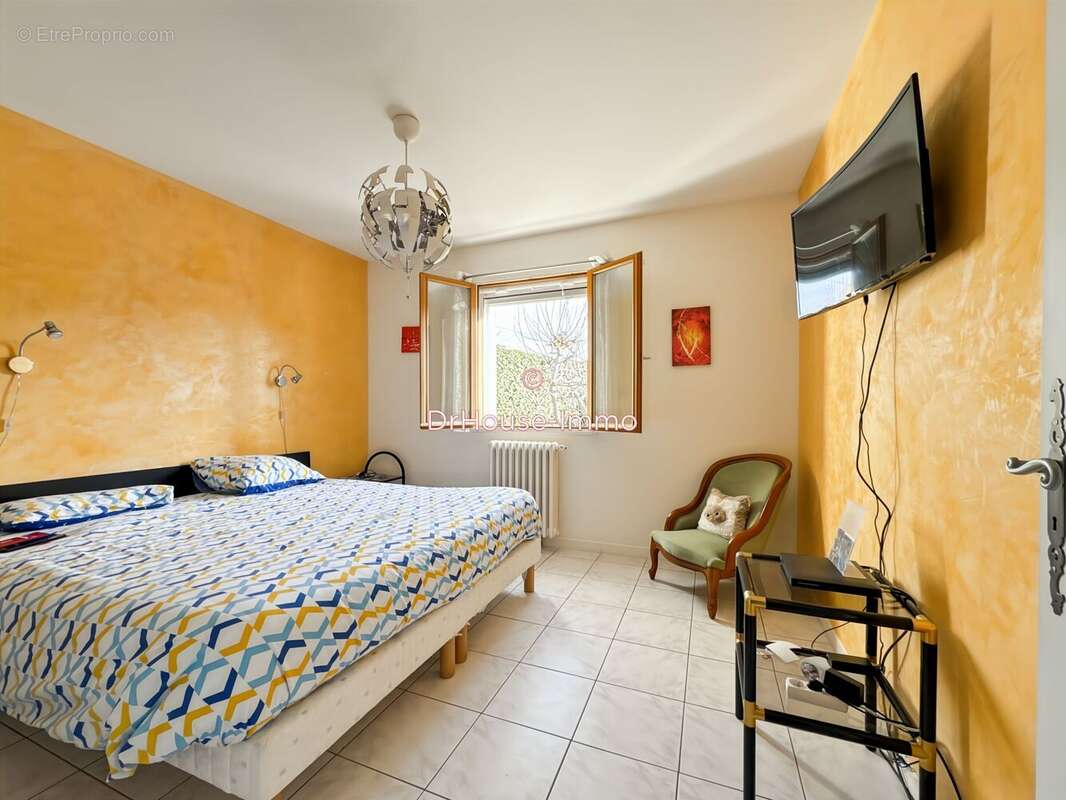 Maison à SAINT-HILAIRE-DE-BRETHMAS