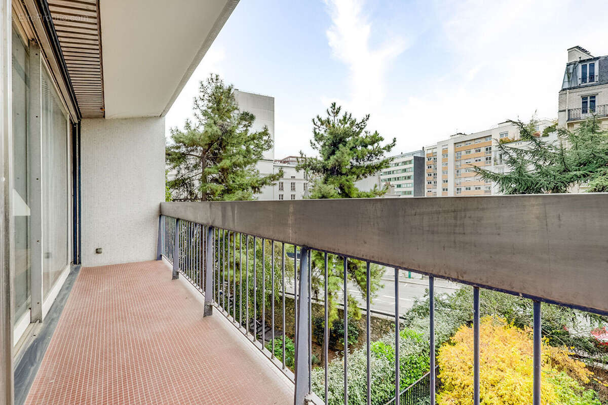 Appartement à PARIS-14E