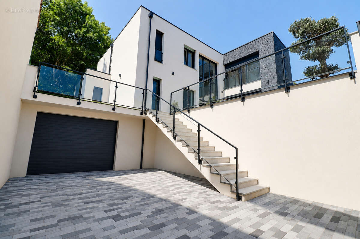 Maison à MAREIL-MARLY