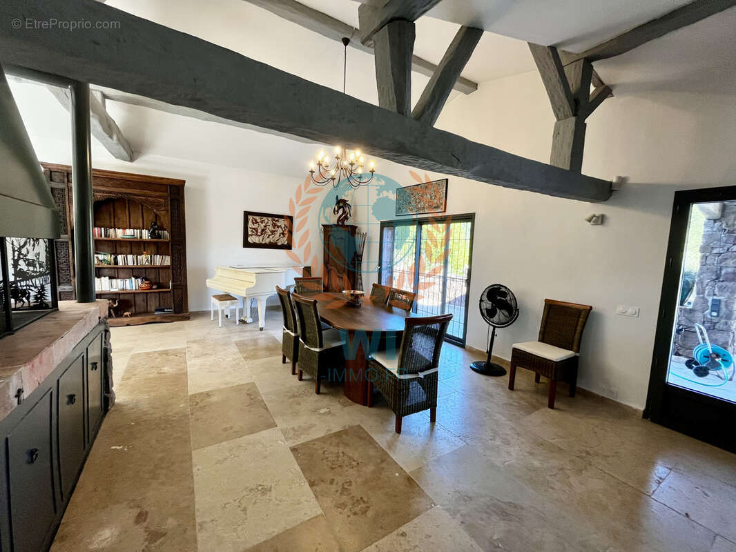 Maison à ROQUEBRUNE-SUR-ARGENS