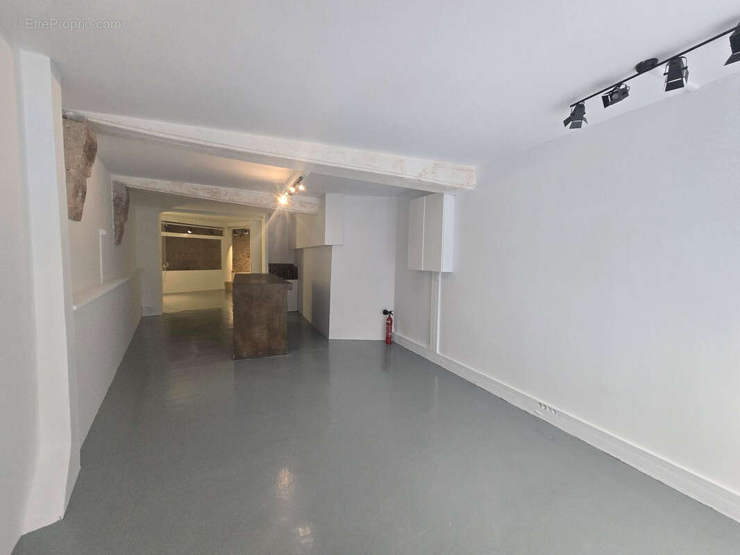 Commerce à PARIS-2E