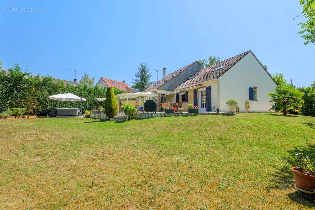 Maison à LESIGNY