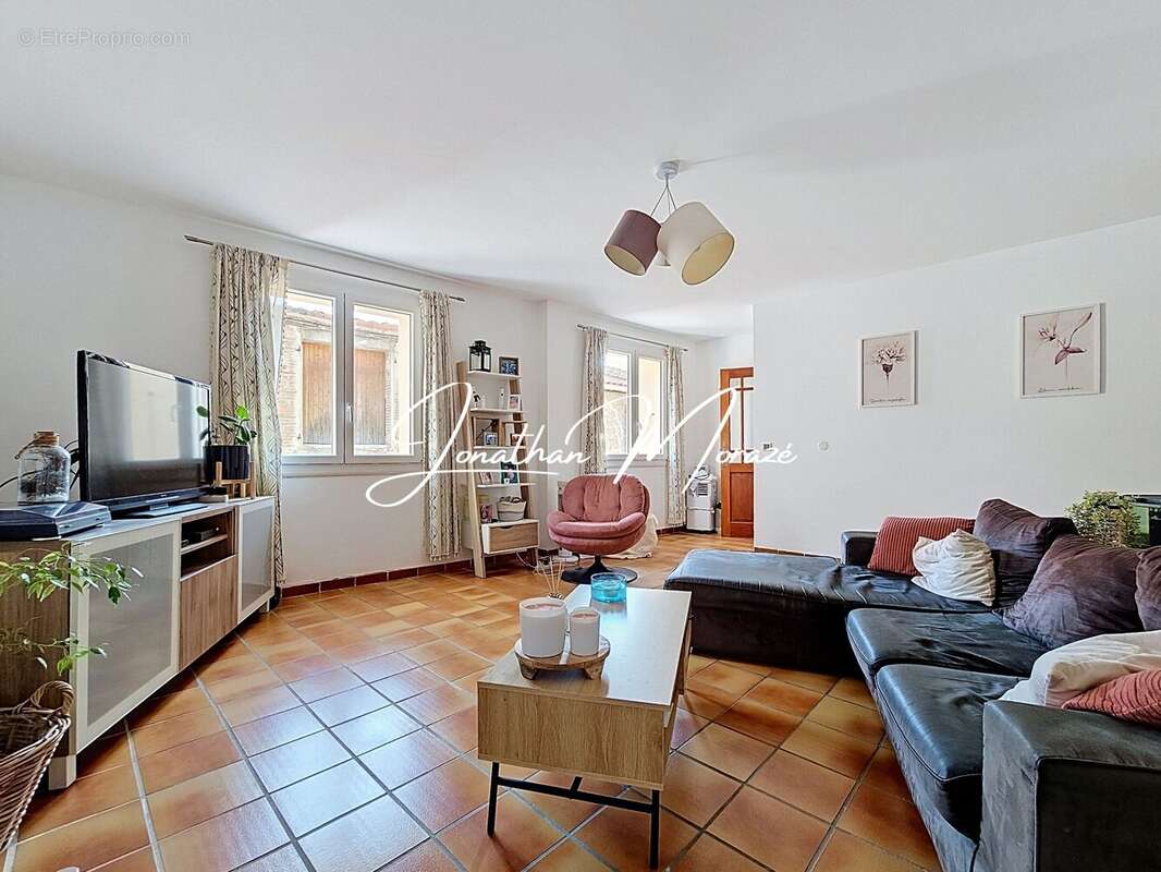 Maison 137 m² à Claira  - photo 6