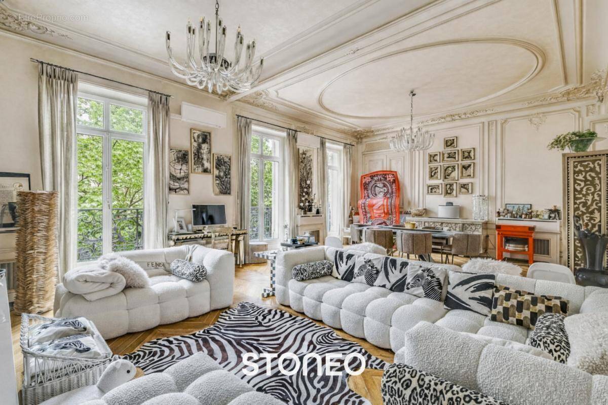 Appartement à PARIS-8E