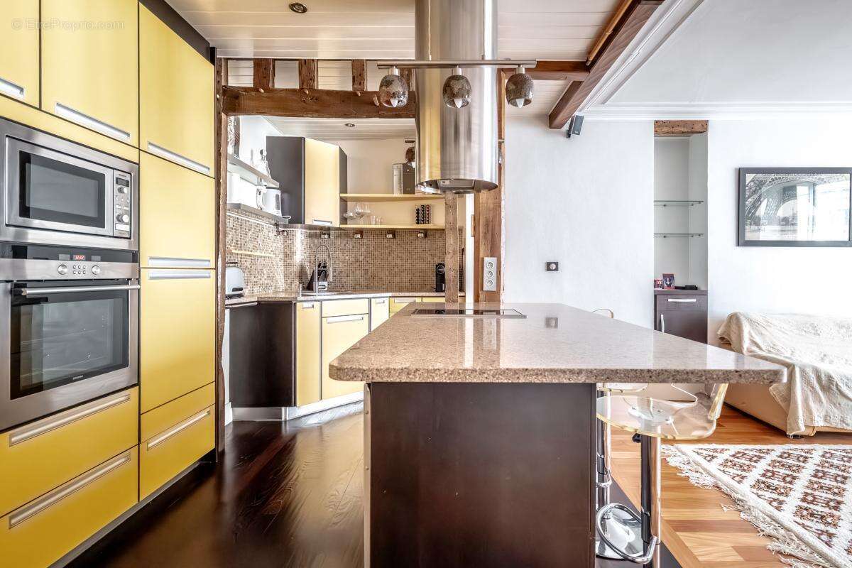 Appartement à PARIS-1E