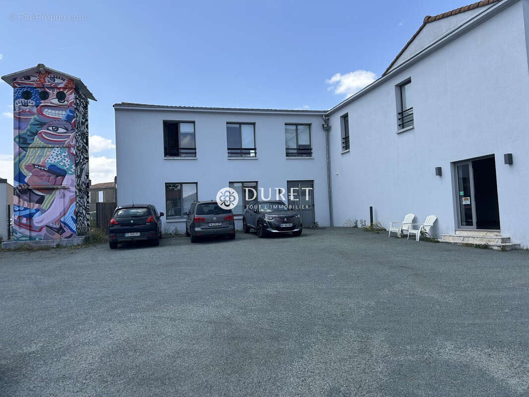 Commerce 1610 m² à Beaurepaire  - photo 3