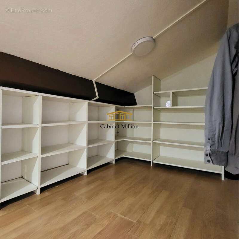 Maison à VIC-LA-GARDIOLE