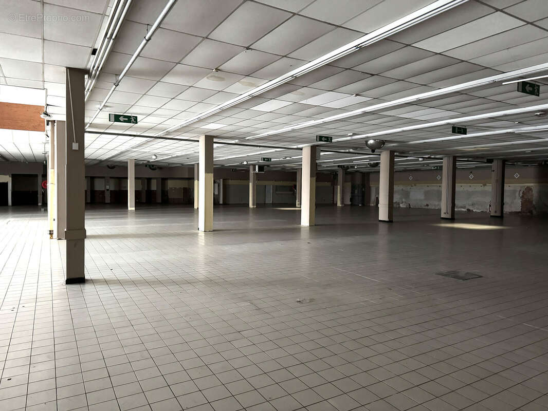Murs commerciaux avec parking - photo 3