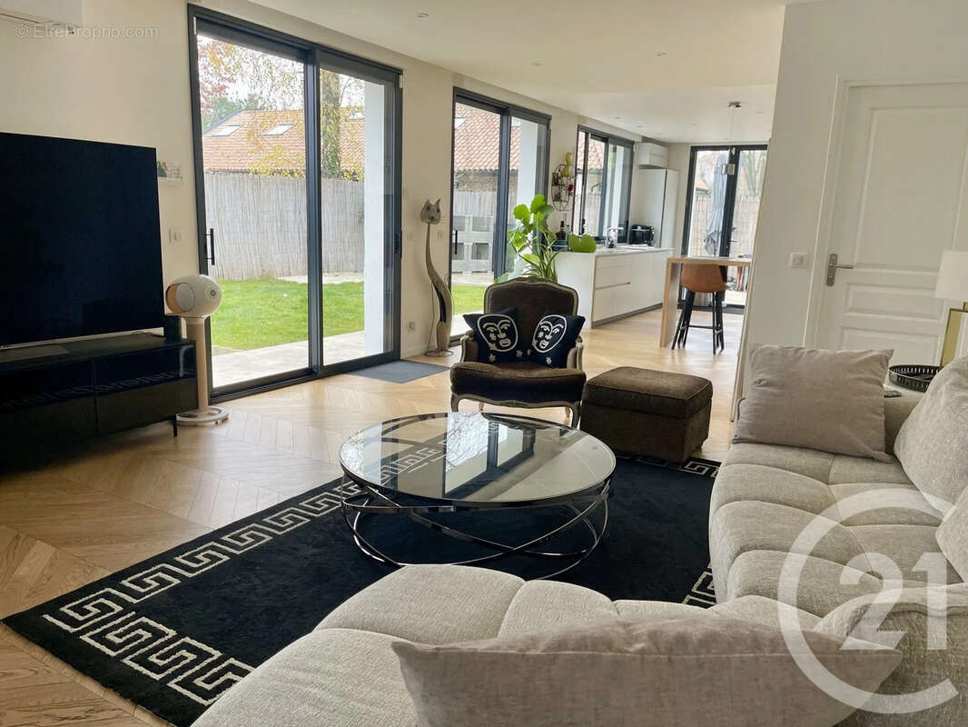 Maison à SAINT-MAUR-DES-FOSSES