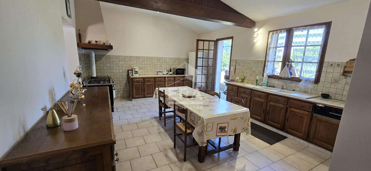 Maison à LA ROCHE-CHALAIS