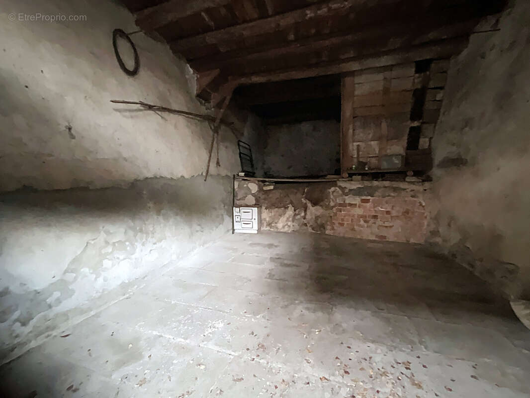 Maison à MONTAIGUT-LE-BLANC