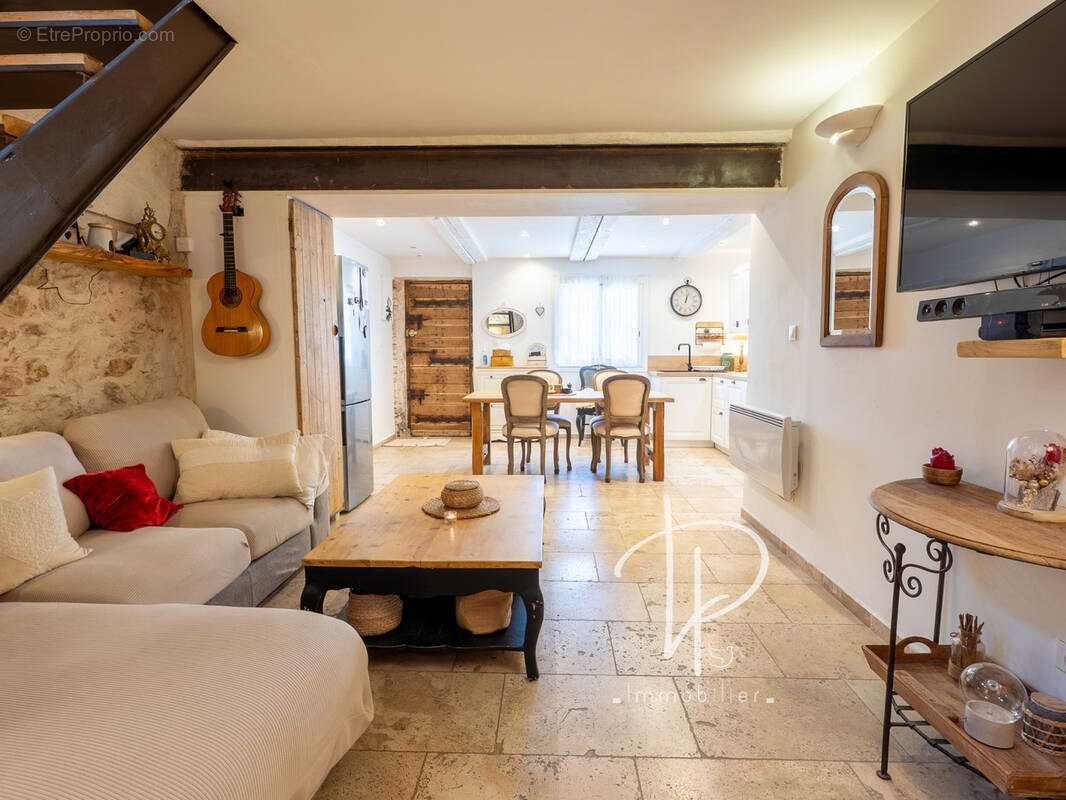 Maison à LA FARE-LES-OLIVIERS