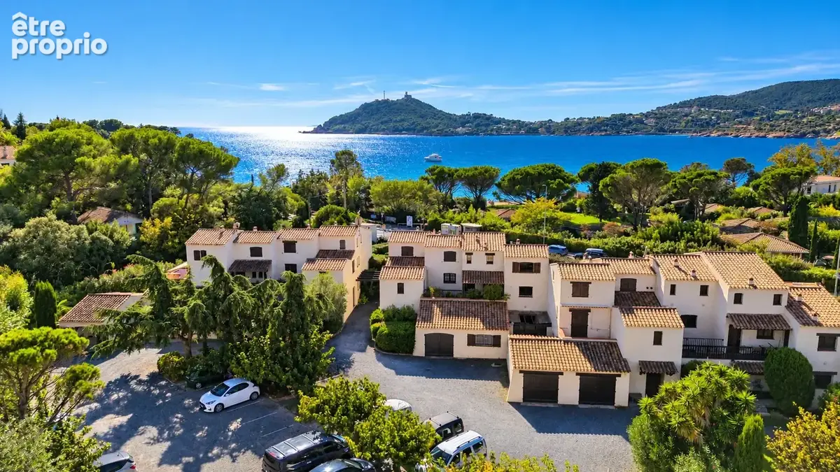 Rare duplex agay, face à la plage de la baumette  vue mer - photo 1