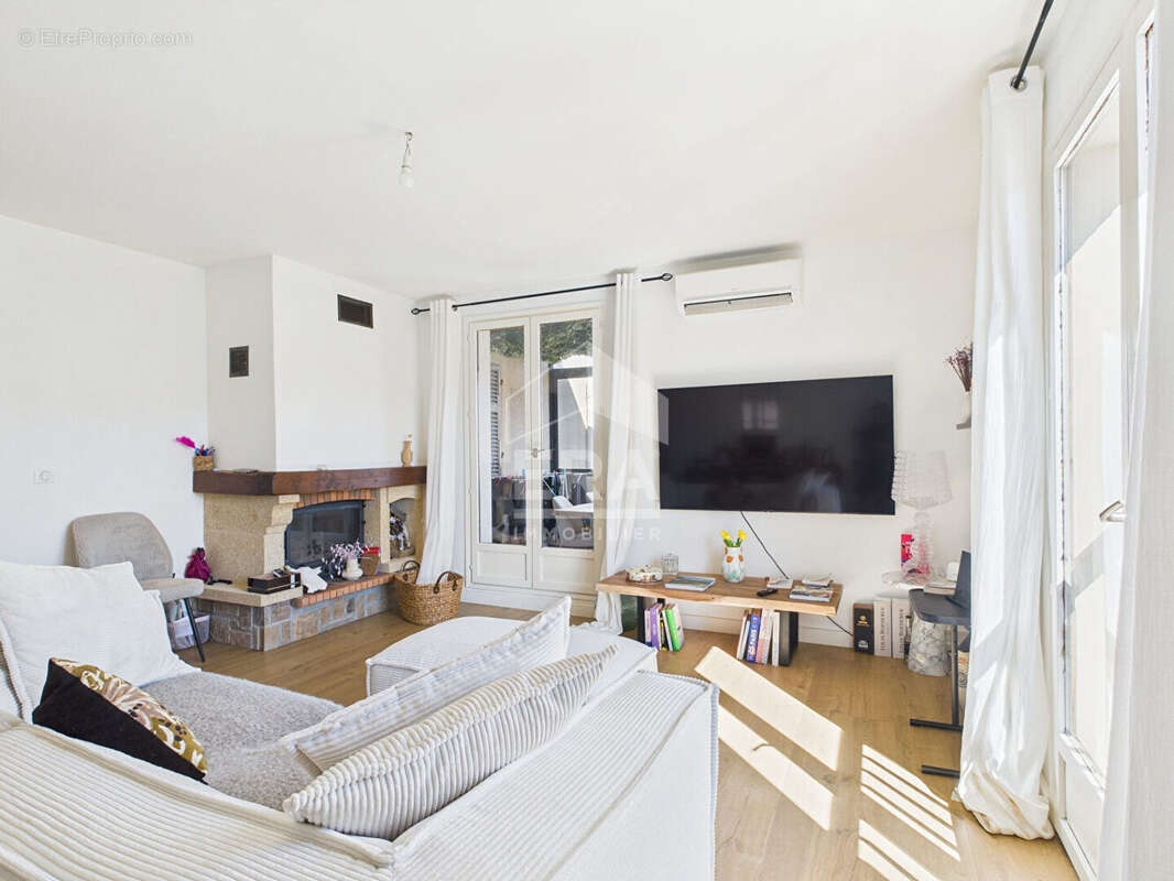 Appartement 75m² en plein centre de saint-florent - photo 4