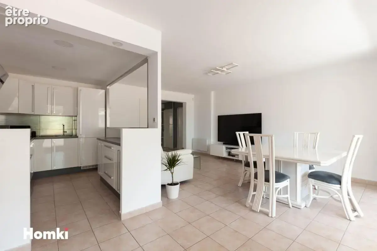 Appartement T3 de 67 m² à Marseille 13005, Rue Jules Gontard - photo 2