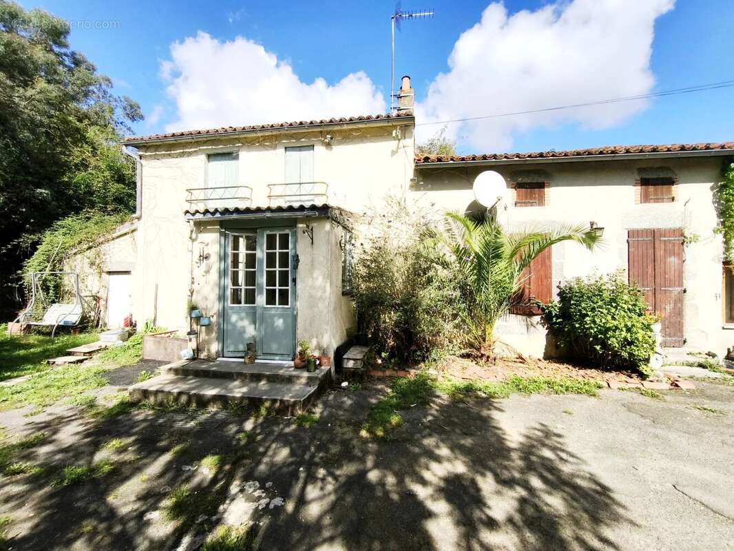 Charmante maison semi-mitoyenne avec granges, verger et plus de 5 000 m² de terrain - photo 17