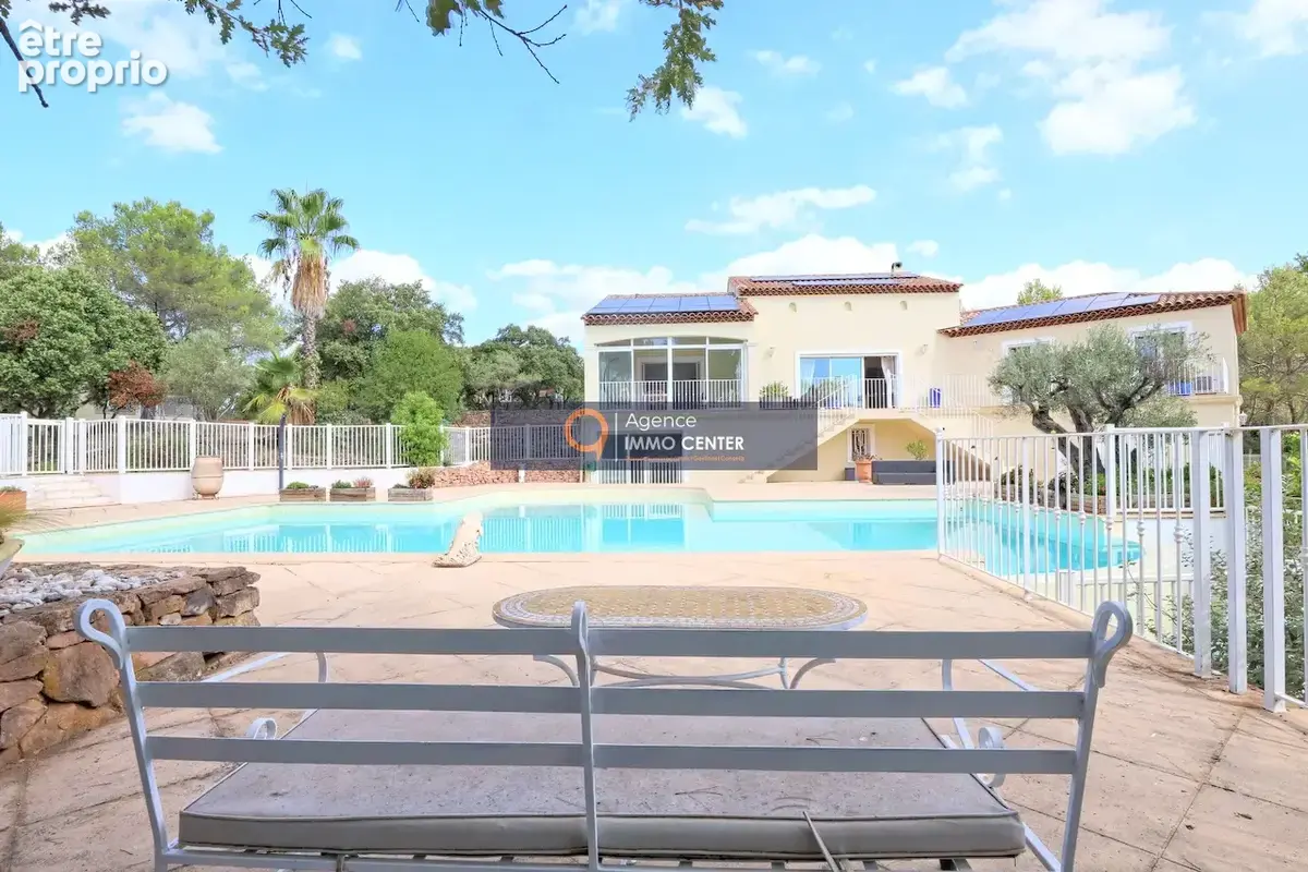 Cuers   propriété familiale avec piscine, garage et dépendance - photo 3