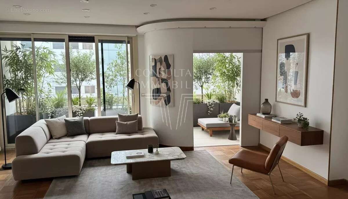 Paris xvi - étage élevé - balcon - photo 3