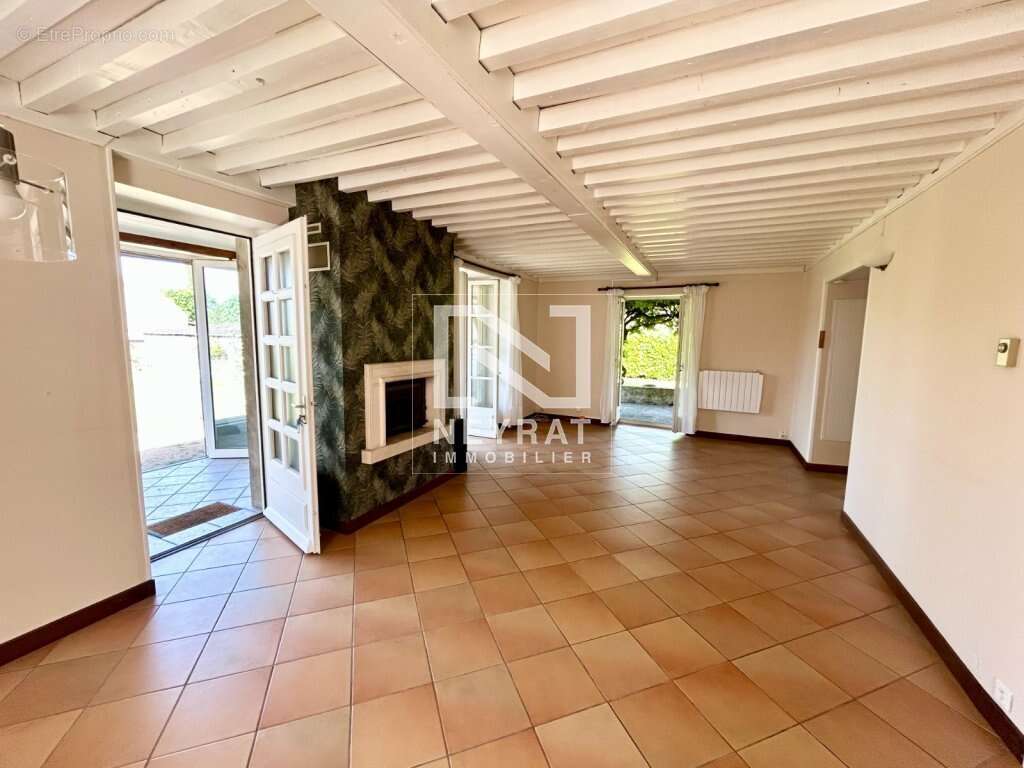 Maison de caractère en pierre avec grange, jardin arboré et vie de plain-pied au cœur d'un village bourguignon - photo 8