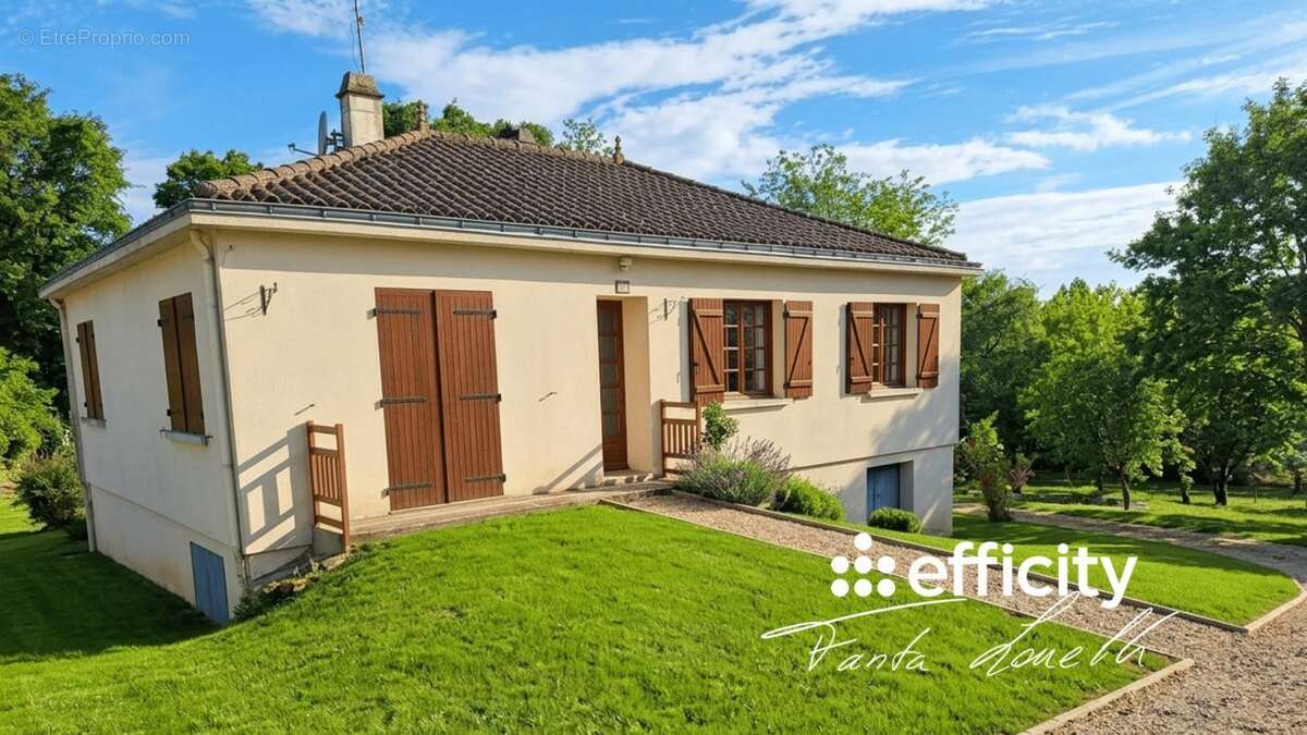 Maison à SAINT-HILAIRE-DES-LOGES