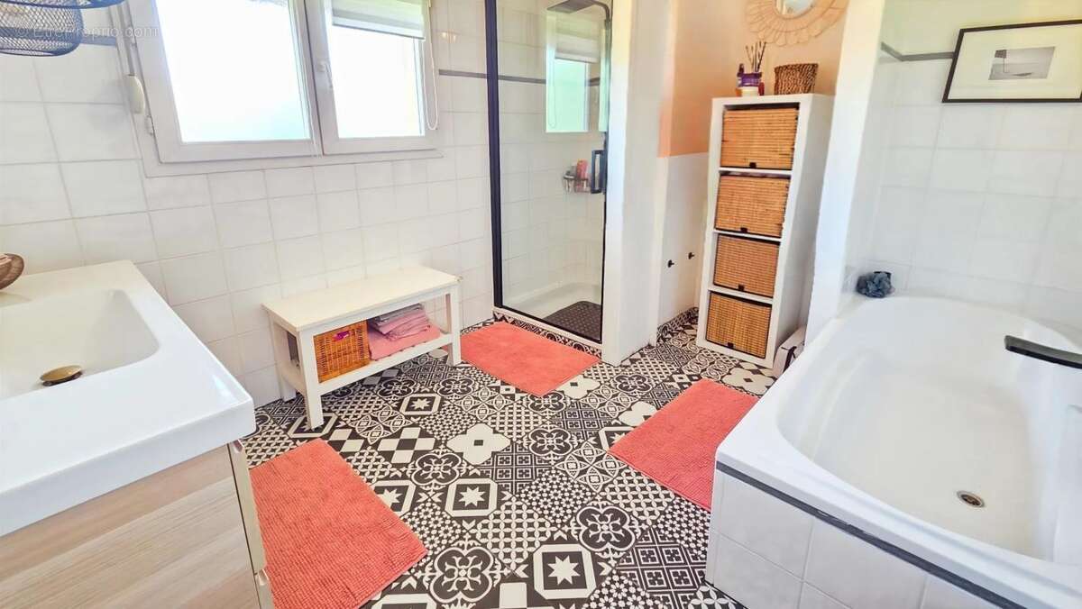 Maison à CHENS-SUR-LEMAN