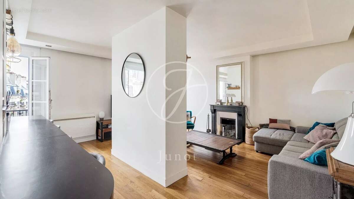 Appartement à PARIS-18E