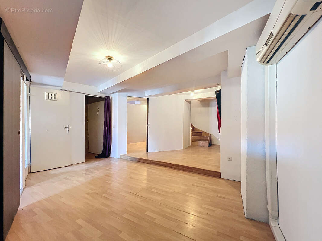 Maison à PEZILLA-LA-RIVIERE