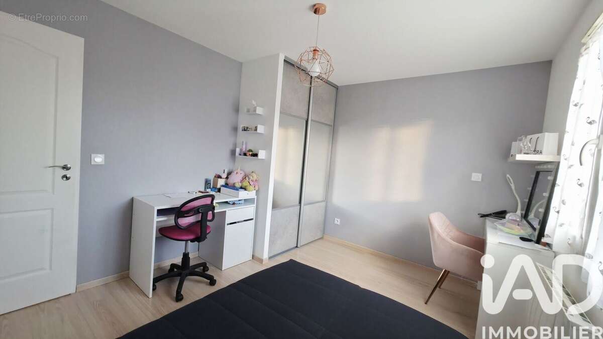 Photo 9 - Maison à VEAUCHETTE