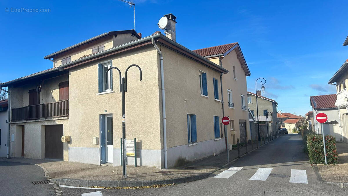 Maison à SAINT-MEDARD-EN-FOREZ