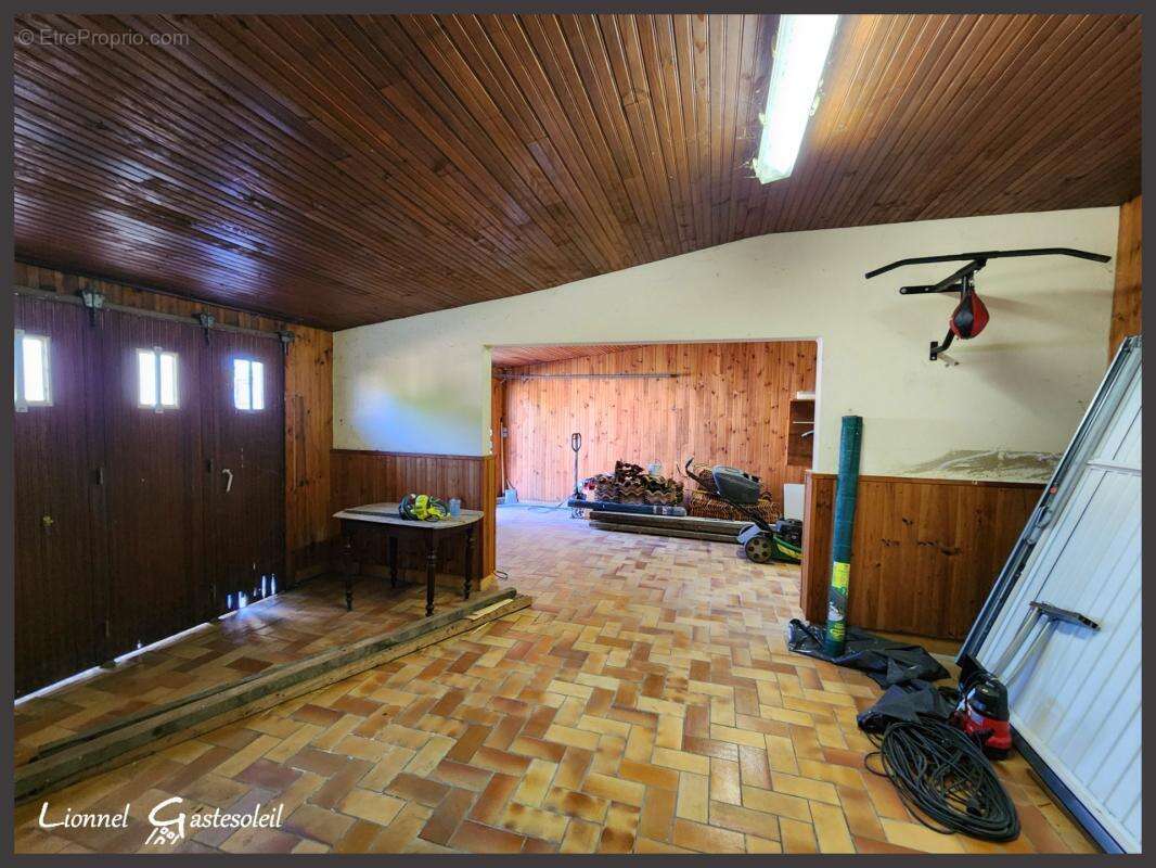 Maison à vendre de plain pied 3 chambres double garage et piscine sur la commune de  PINEUILH (33) - photo 20