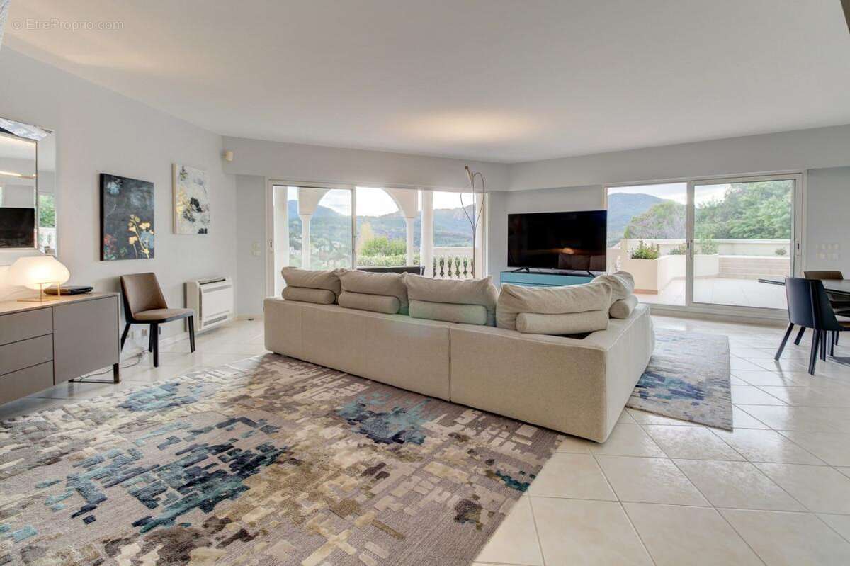 Appartement à MANDELIEU-LA-NAPOULE