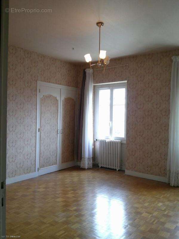 Maison De Campagne Avec Une Deuxième Maison Et D'Autres Dépendances - photo 32