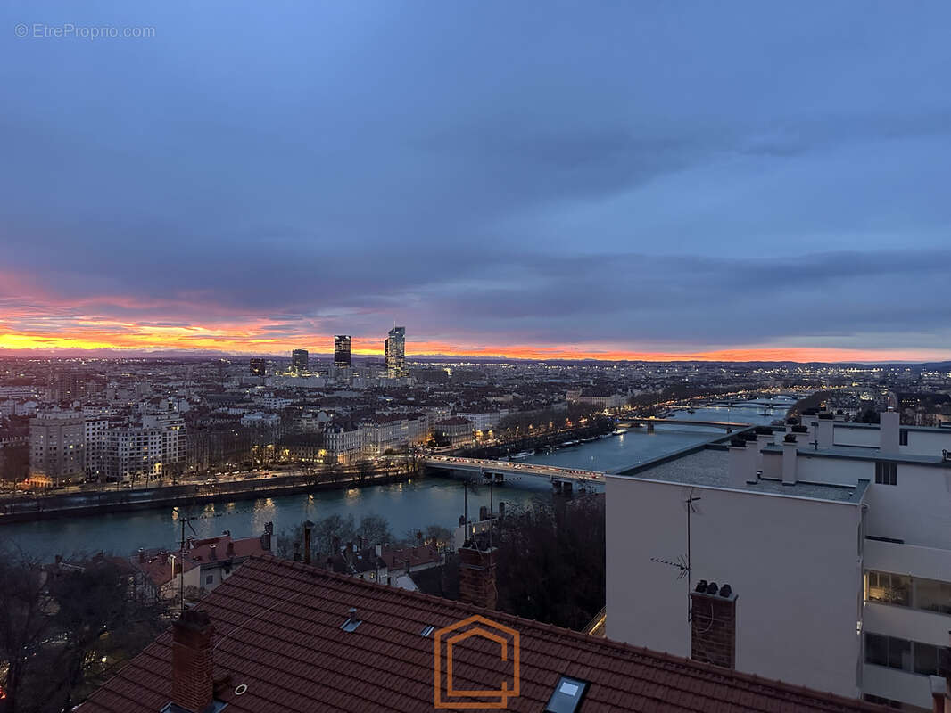 Appartement 81 m2 avec  vue exceptionnelle  - Croix rousse centre - photo 13