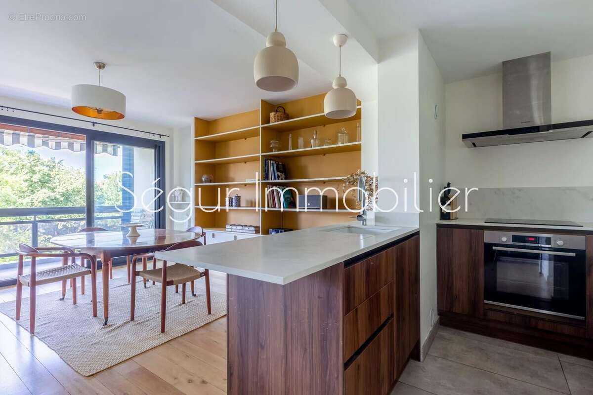 Paris XVe: Appartement 83m2 avec 2 balcons et un parking - photo 4