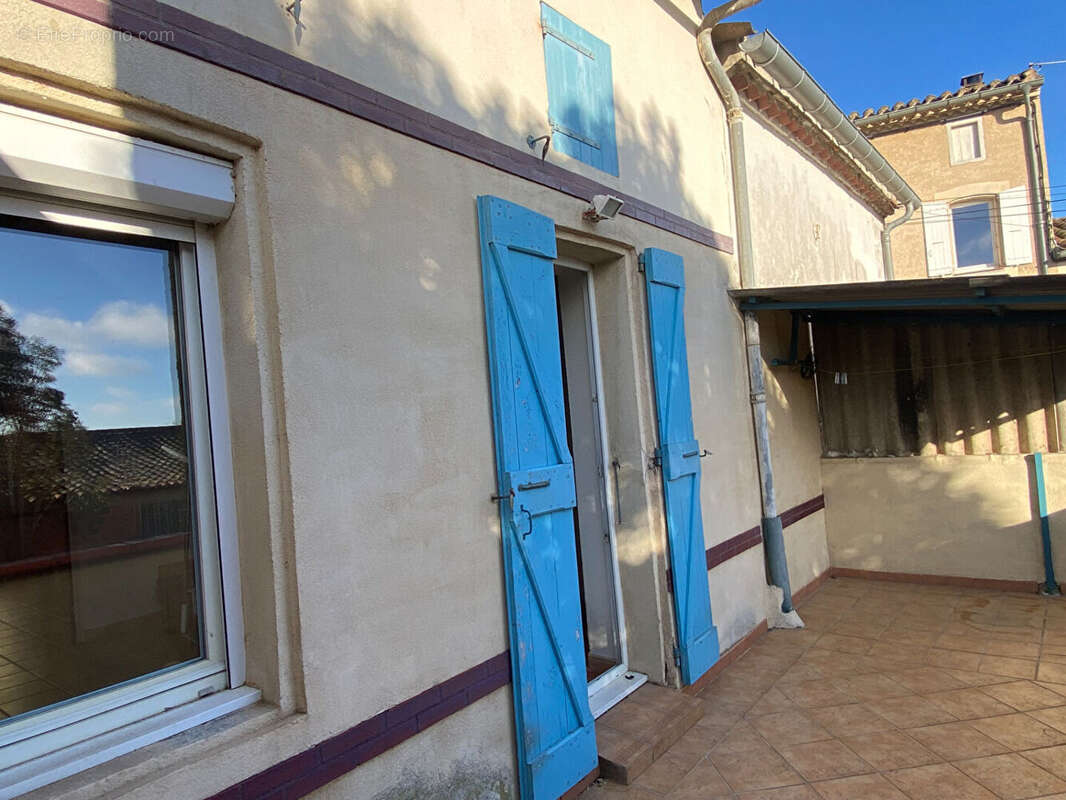 Maison avec terrasse et garage moto - photo 7