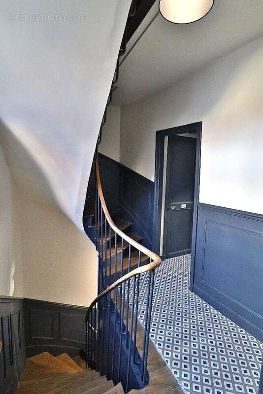 Maison à VERRIERES-LE-BUISSON