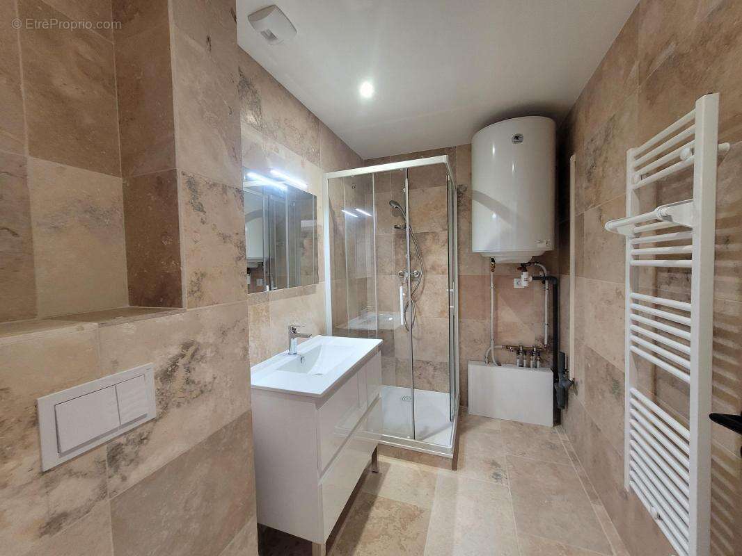 Appartement à GREOUX-LES-BAINS
