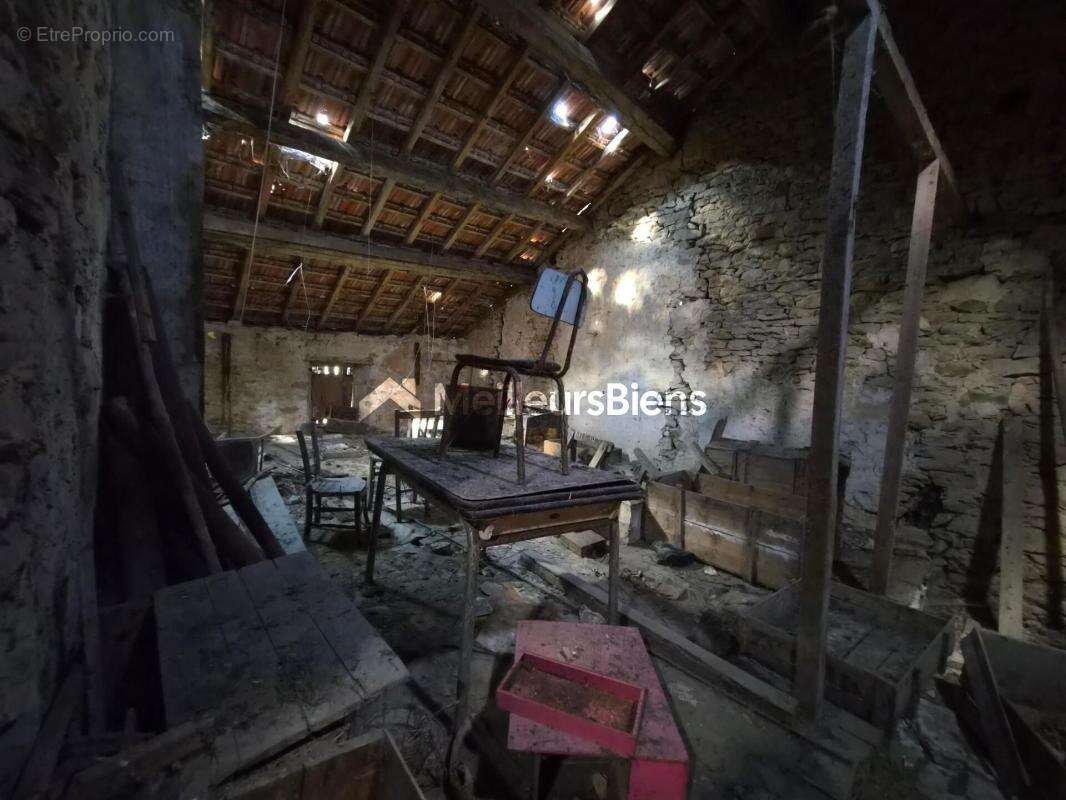 Maison à rénover situé à Montigny le Roi - photo 16