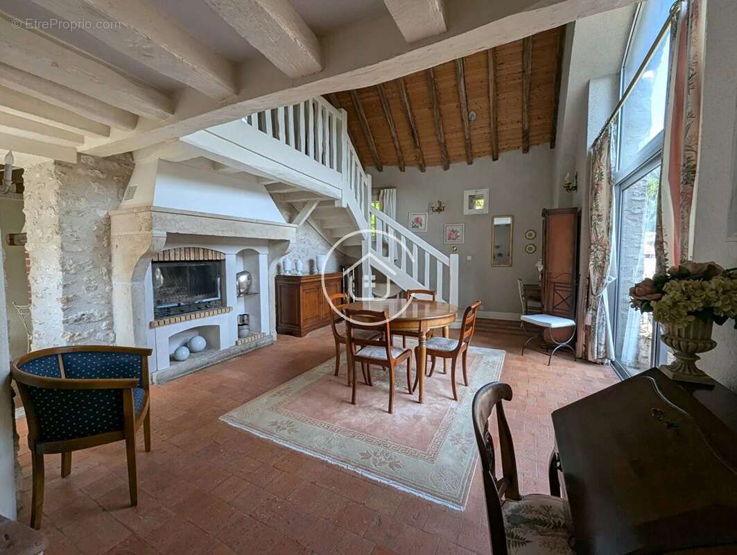 Maison à LA CHAUSSEE-SAINT-VICTOR