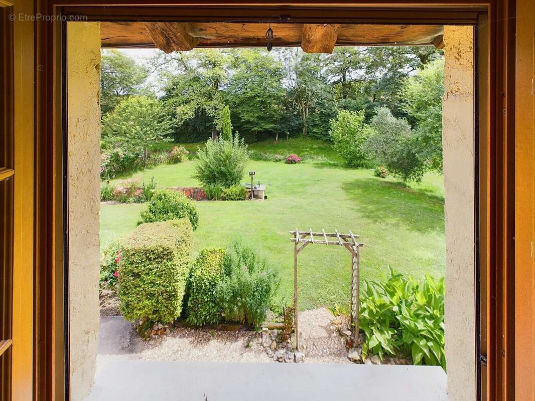 Petite maison en pierre situé dans un hameau - photo 2
