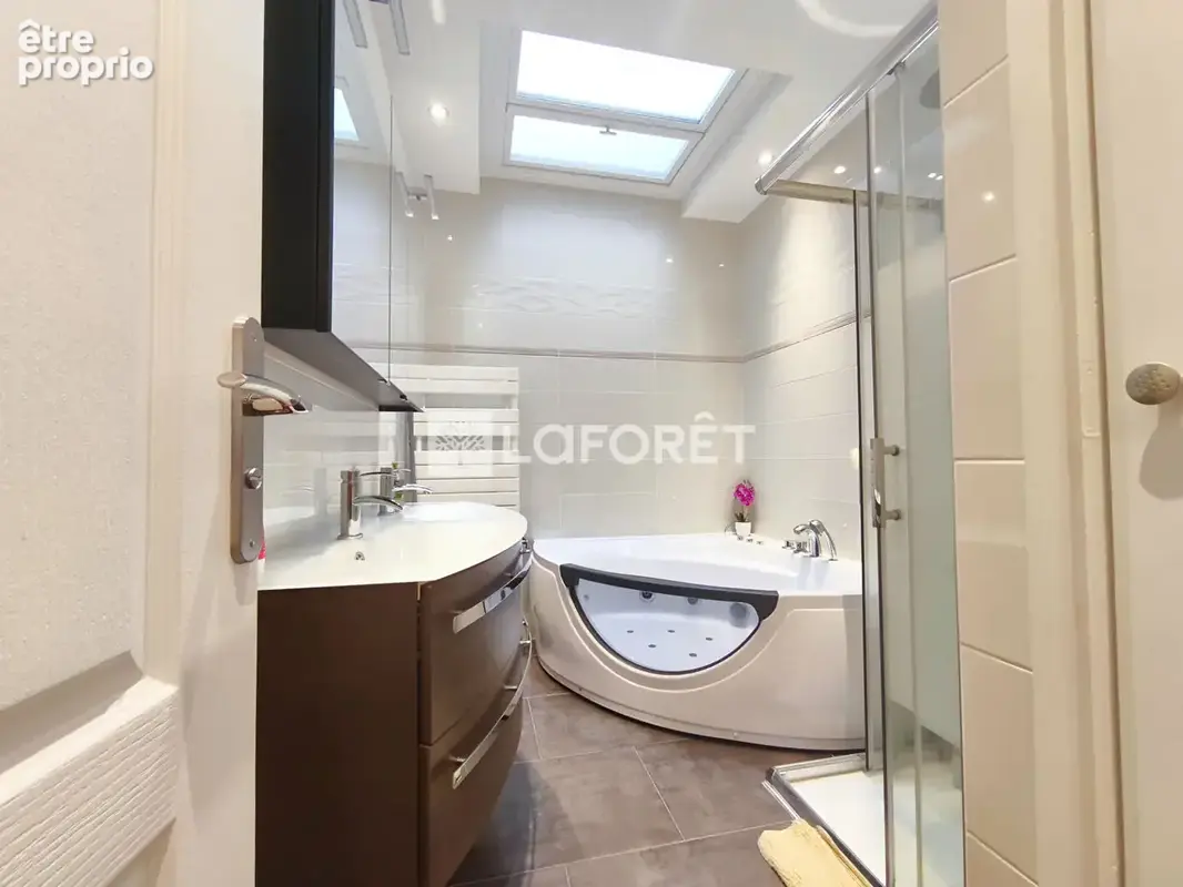 Maison avec deux appartements, jardin, terrasse et garage, idéale pour un projet familial ou locatif - photo 16