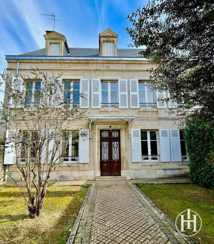 Maison à SAINT-AMAND-MONTROND